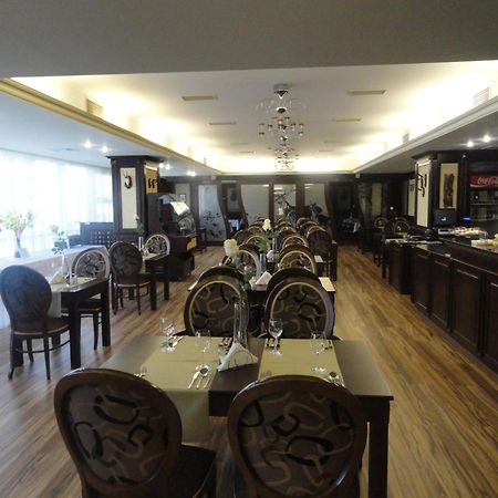 Hotel Druzba Михаловце Екстериор снимка