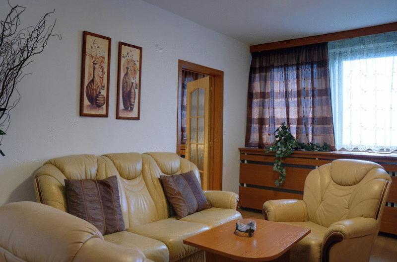 Hotel Druzba Михаловце Екстериор снимка