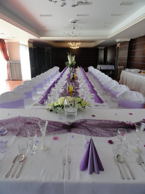 Hotel Druzba Михаловце Екстериор снимка