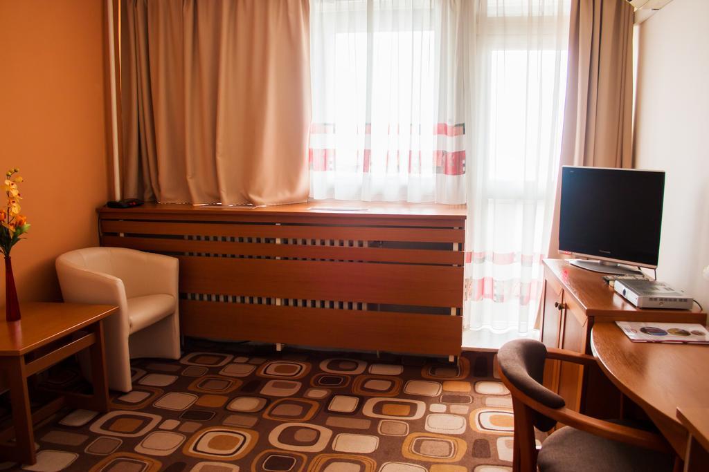 Hotel Druzba Михаловце Екстериор снимка