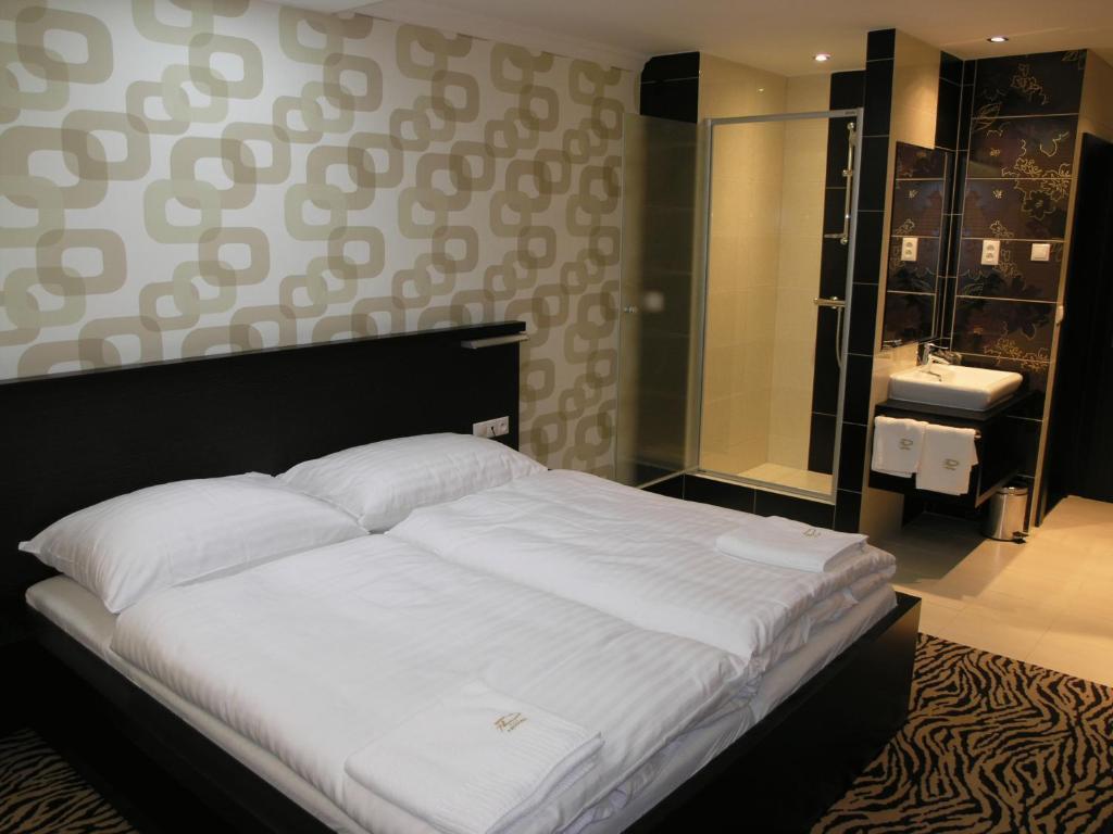 Hotel Druzba Михаловце Екстериор снимка